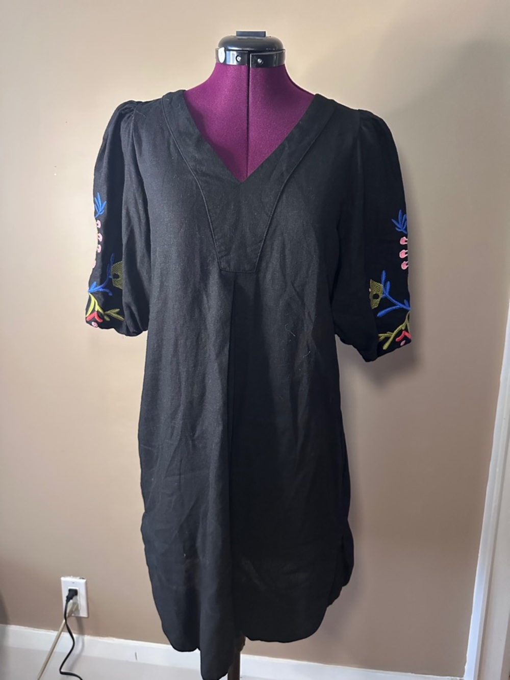 Halston Black Linen Blend, V-Neck Shift Dress, Embroidered Puff Sleeves, Flowy